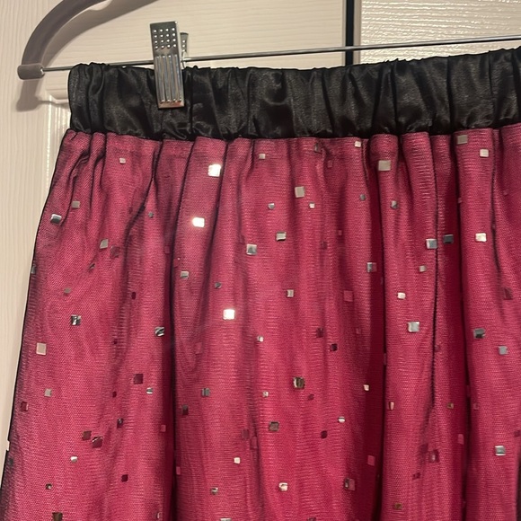 So black and pink skirt with silver accents and crinoline size Medium 10-12 NWOT - Picture 2 of 8